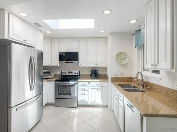 3597 Pear Blossom Dr, Oceanside, CA 92057