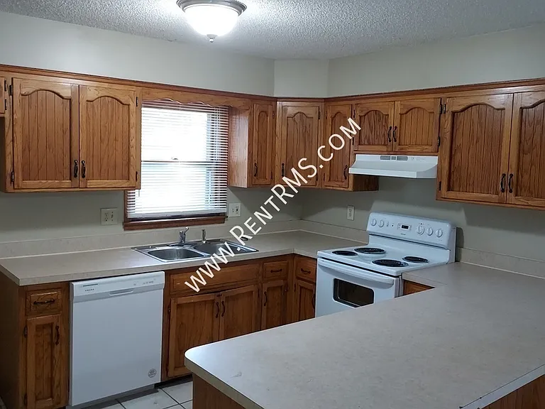 5733 SW 20th St — Photo 7