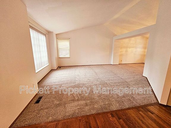 5th image of 10960 Marigold Dr NW