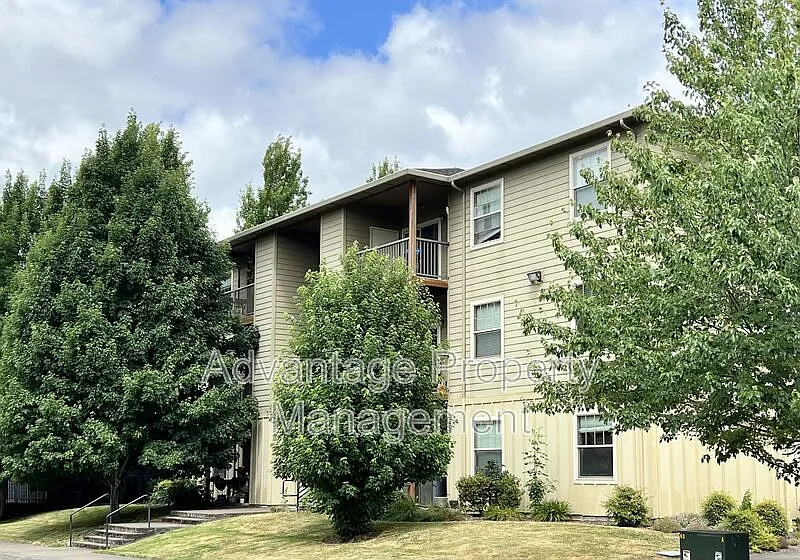 1 bed, 1.0 bath, 827 sqft, $1,250 — Photo 2