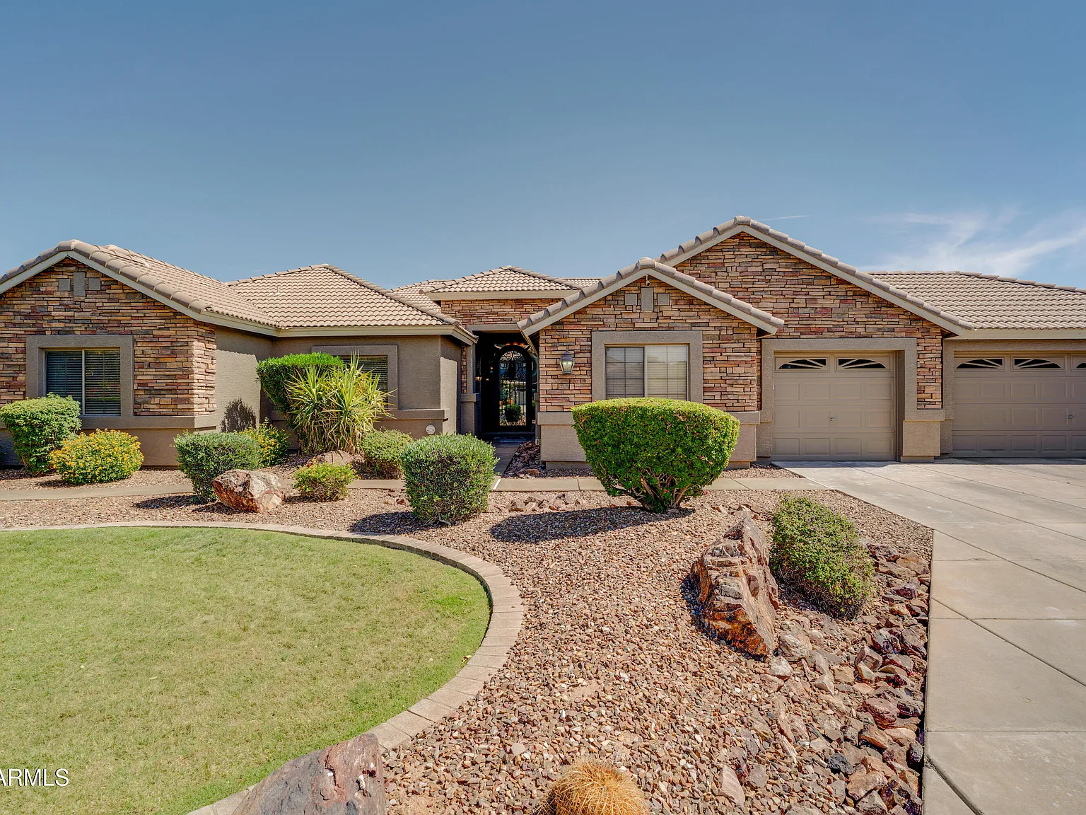 4 bed, 3.0 bath, 3390 sqft, $4,500 — Photo 2