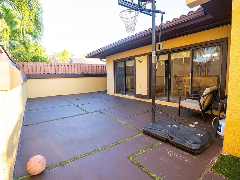 20331 NE 10th Ct — Photo 12