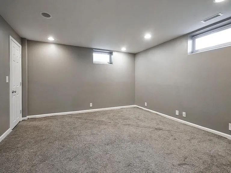 1018 S 114th St — Photo 23