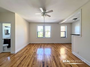 343 Park Pl #5, Glencoe, IL 60022