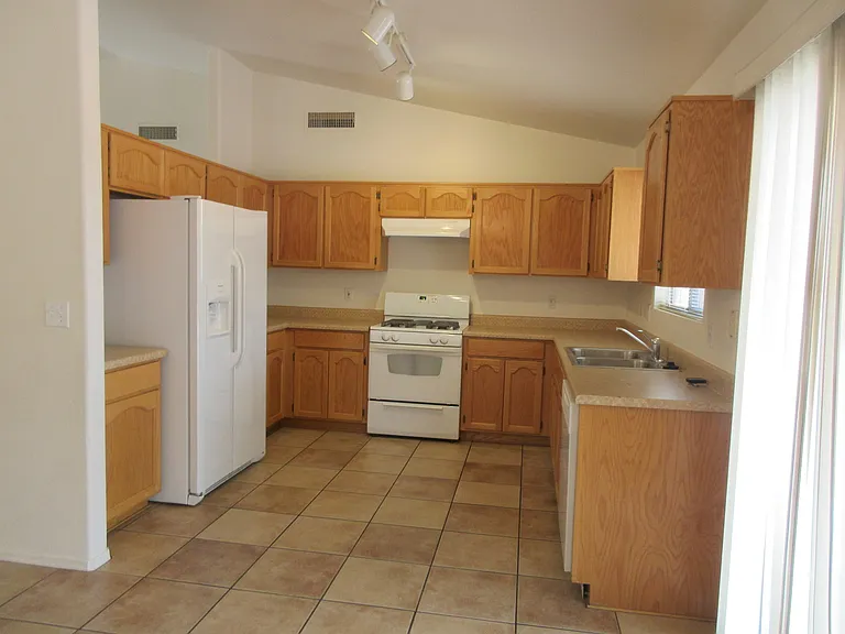 1737 W Corte De Cajamarca — Photo 7