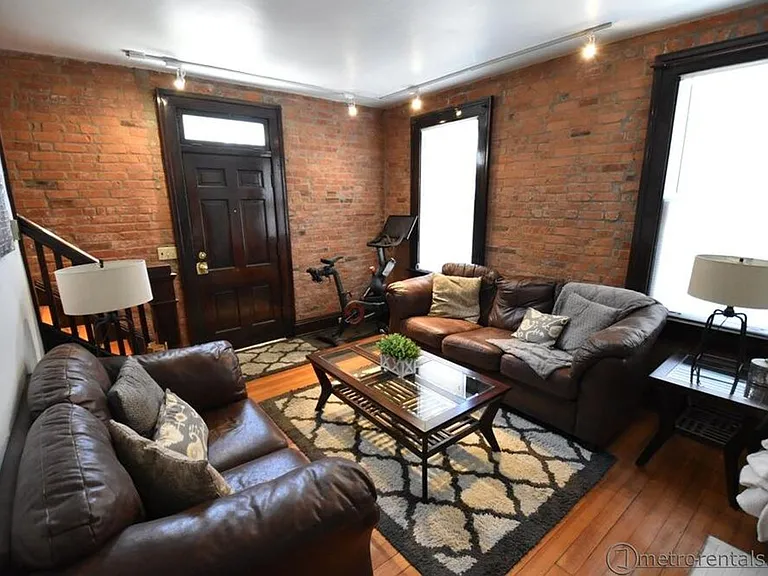 912 Lazelle-130 Concord — Photo 1