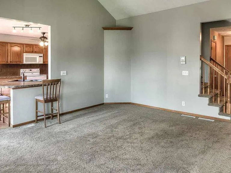 10907 Ellison Ave — Photo 6