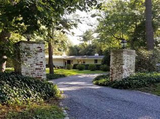 10 Millford Dr, Locust Valley, NY 11560