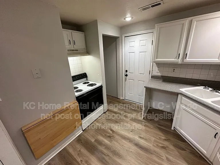 8538 England St — Photo 10