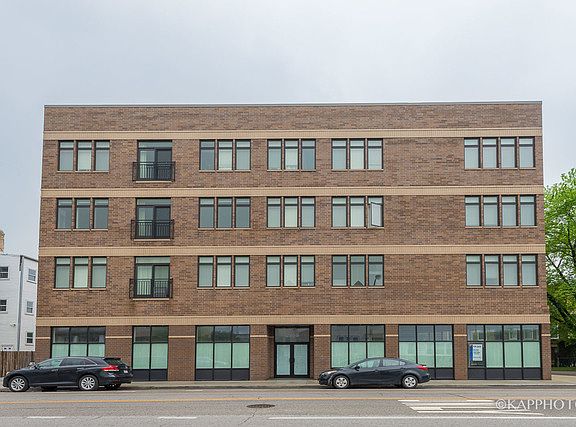 2nd image of 2943 N Rockwell St APT 302