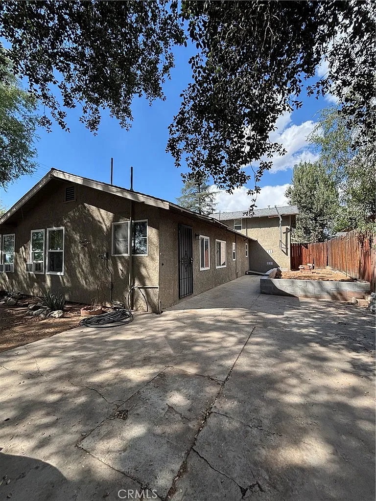 3 bed, 1302 sqft, $2,500 — Photo 2