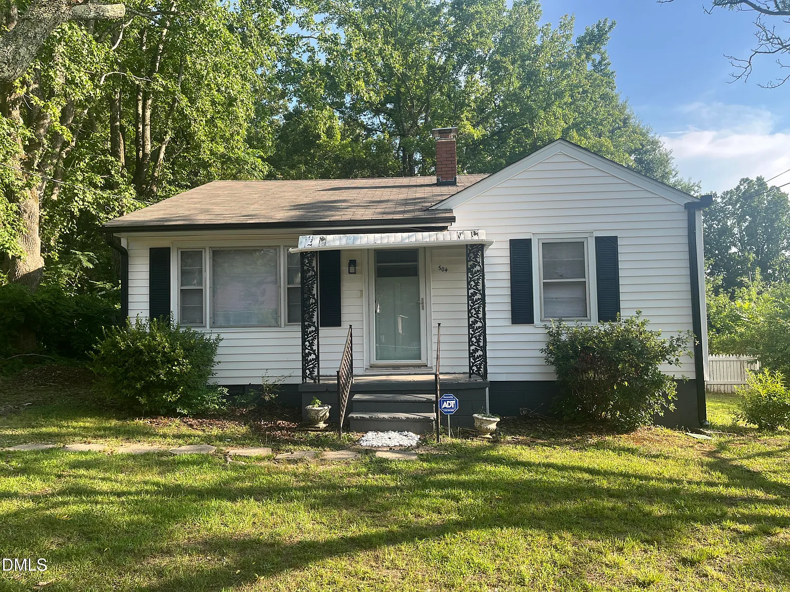 3 bed, 1.0 bath, 960 sqft, $1,400 — Photo 1