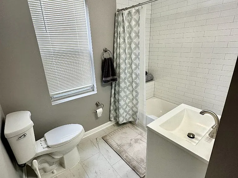 100 S Bouldin St #2 — Photo 7