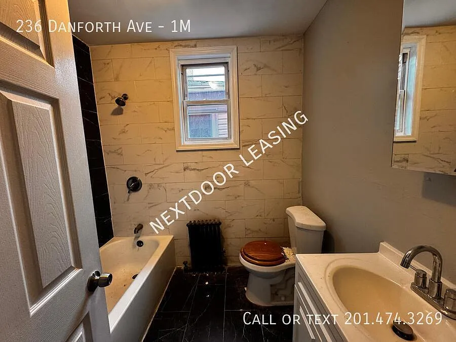 236 Danforth Ave — Photo 3