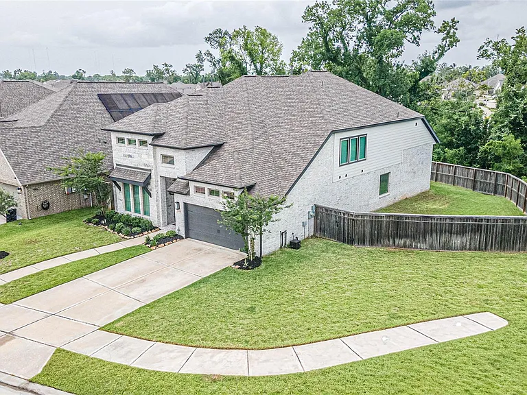 1618 Clover Ct — Photo 10