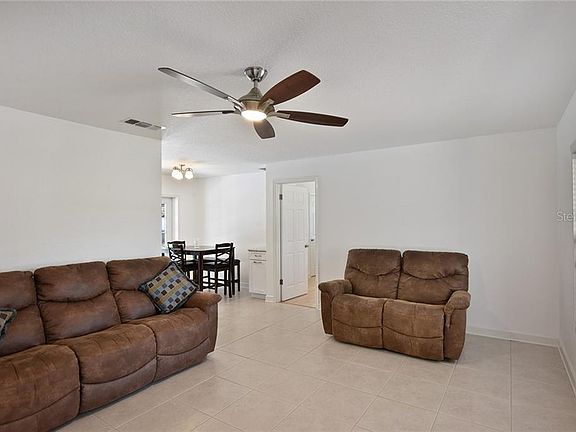 3rd image of 735 Diane Cir