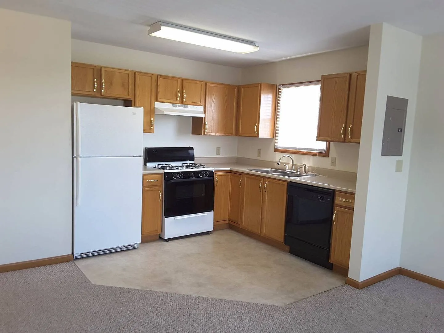 217 Stonewall Court — Photo 4