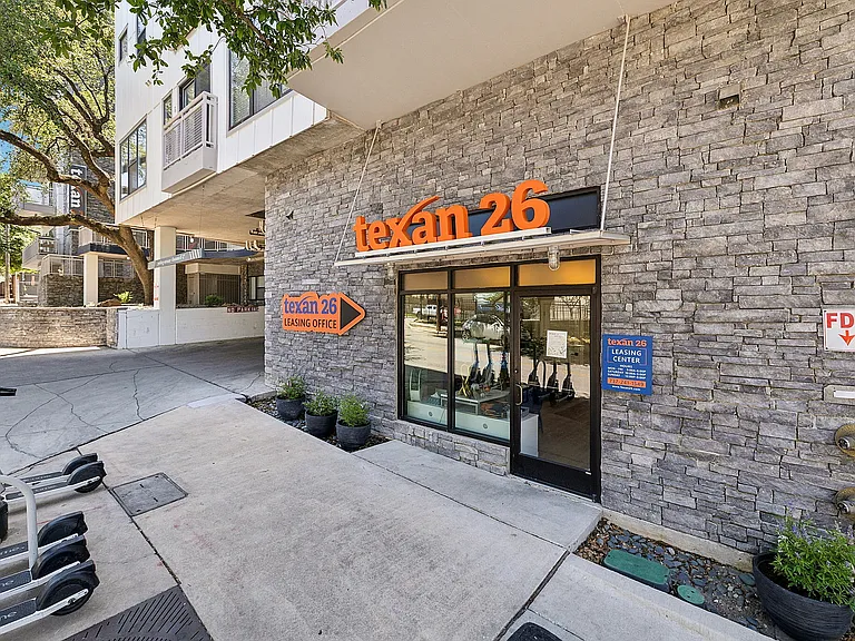 2-web-or-mls-1009 W 26th St - 002