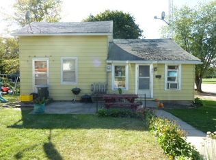 401 Randolph St, Cuba City, WI 53807