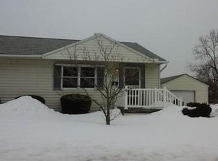 29 Overlook Dr, Chicopee, MA 01013