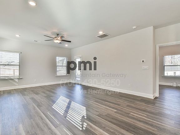 5th image of 247 Magnolia Villas Dr