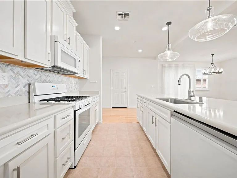 15 Bannock Glen Pl — Photo 6