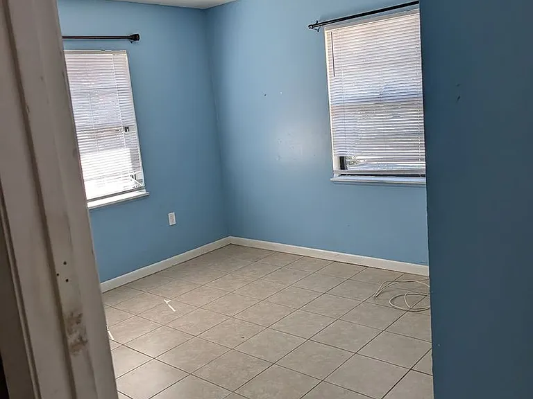 814 Saint Clair Abrams Ave — Photo 4