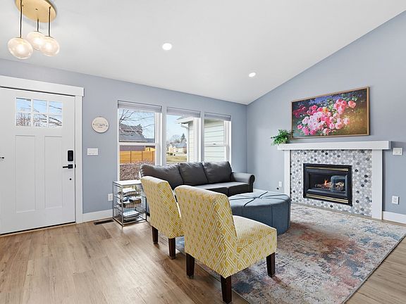 3rd image of 1715 S Saint Charles Rd