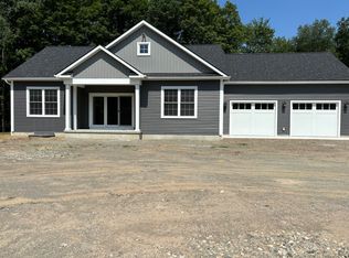 533 Totem Lodge Rd, Averill Park, NY 12018