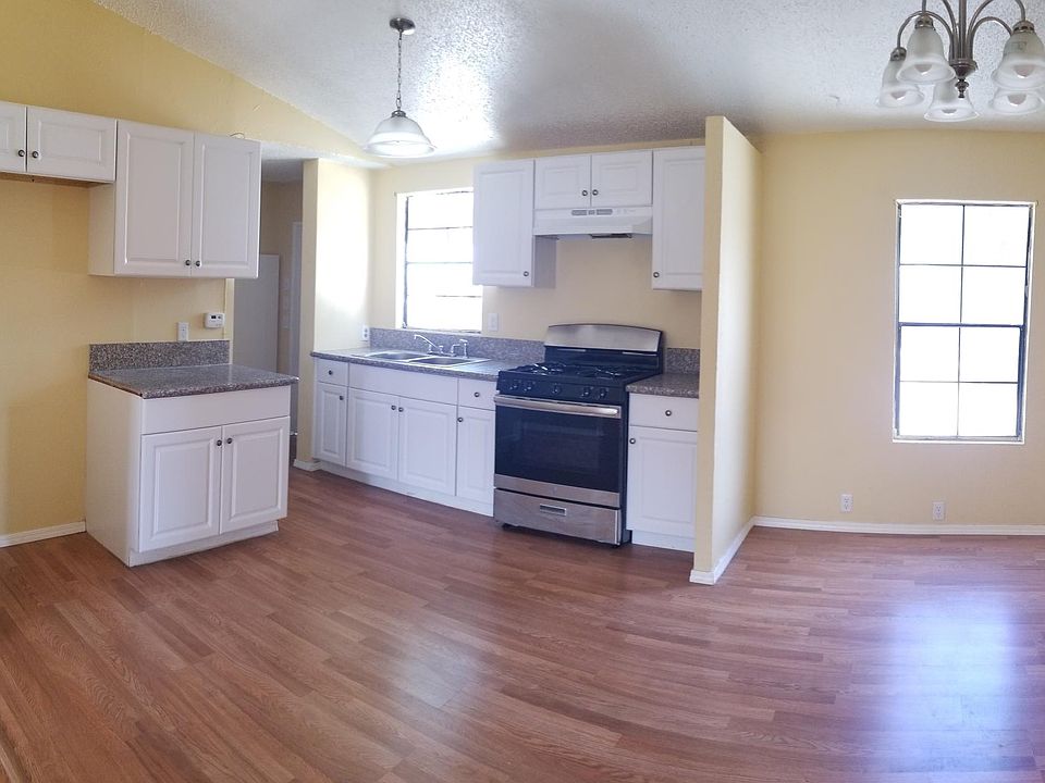 2nd image of 831 Oleander St #B