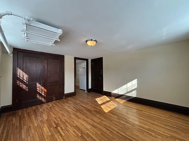1091 Goodrich Ave — Photo 6