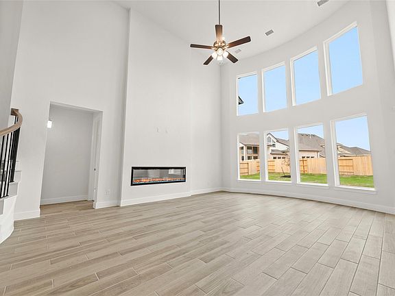 4th image of 18917 Moonriver St