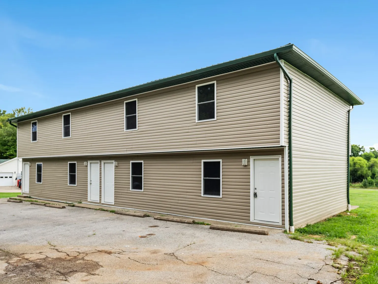 2 bed, 900 sqft, $1,000 — Photo 2