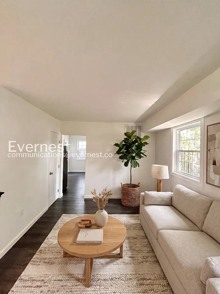 2 bed, 1.0 bath, 840 sqft, $1,595 — Photo 2