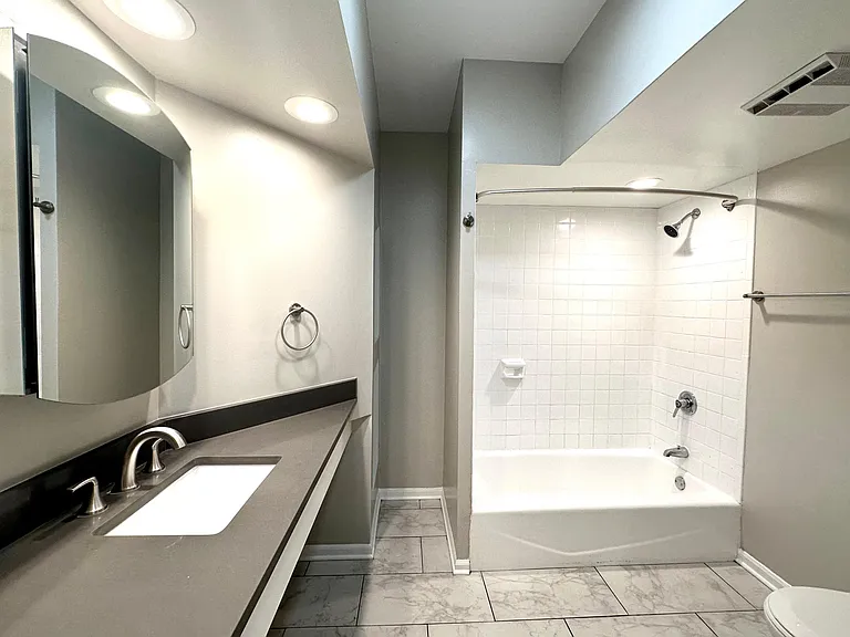 2801 W Logan Blvd #2R — Photo 20