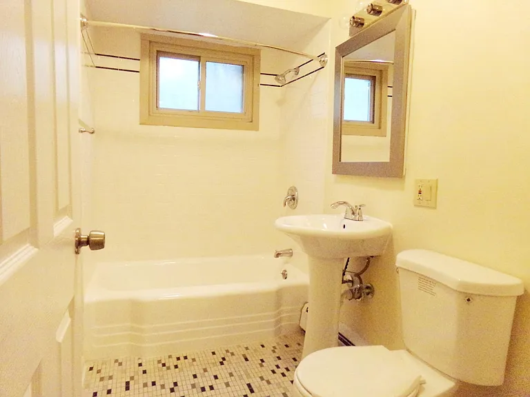 810 Seward St #303 — Photo 3