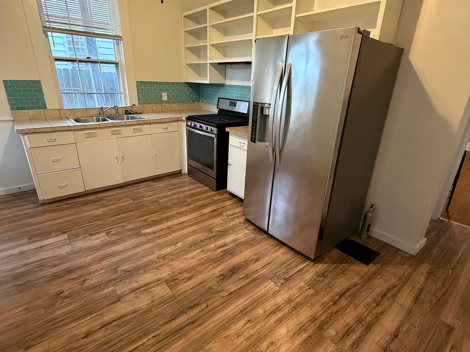 1 bed, 1120 sqft, $1,250 — Photo 3