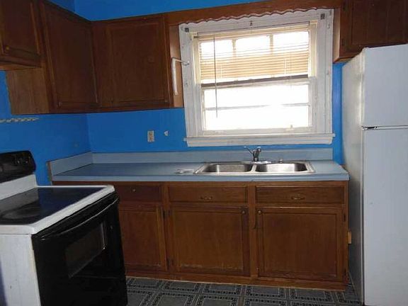 3rd image of 903 Kellogg Ave NW