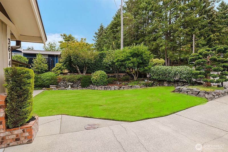 3rd image of 3614 3616 Crestview Drive W