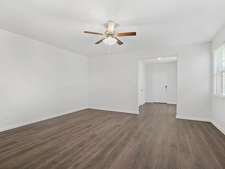 3911 Nature Ct — Photo 18