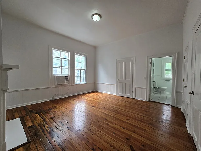 403 W Hampton Ave — Photo 2