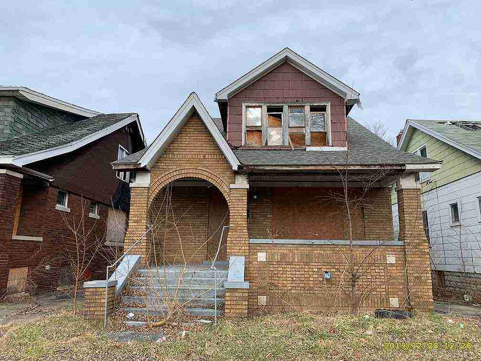 7567 E Robinwood