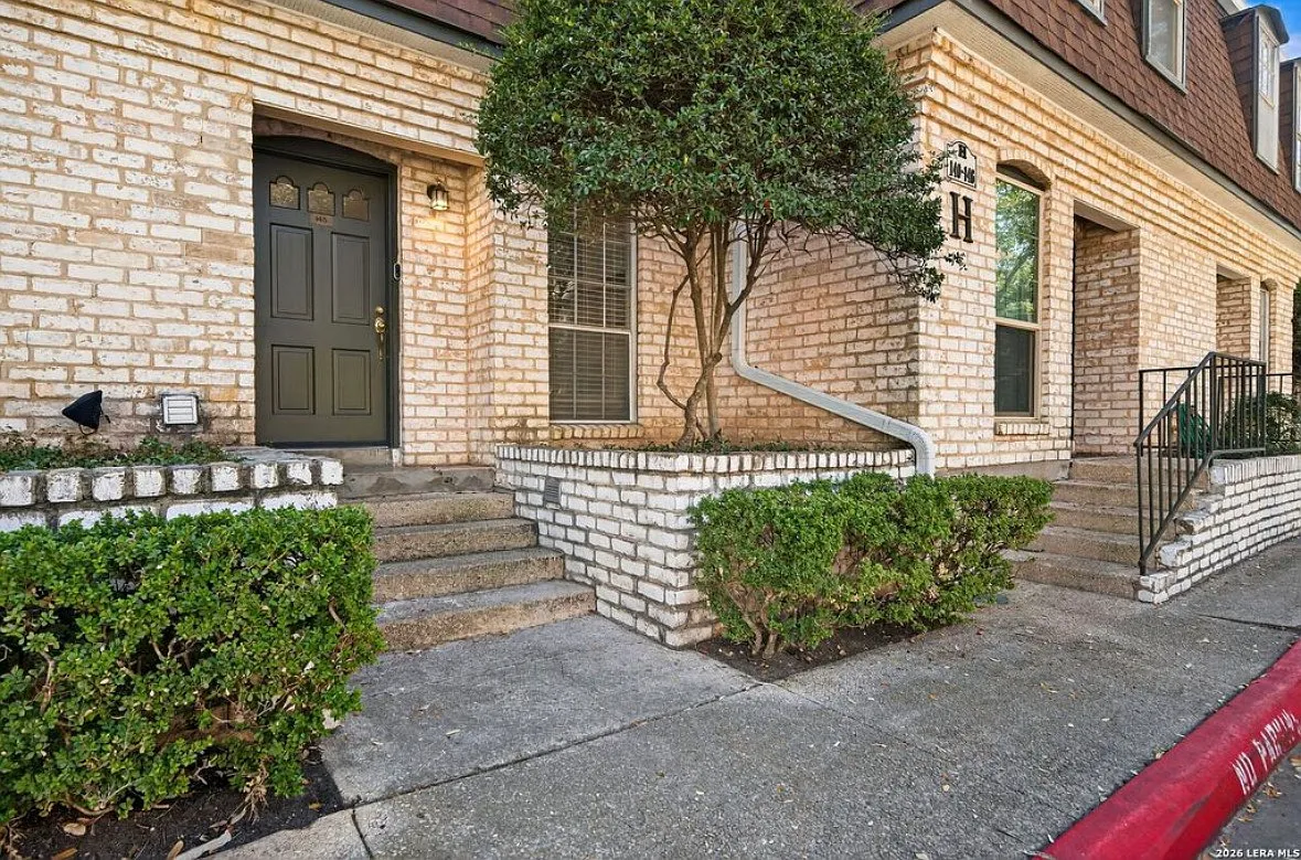 Building Photo - 1045 Shook Ave #145