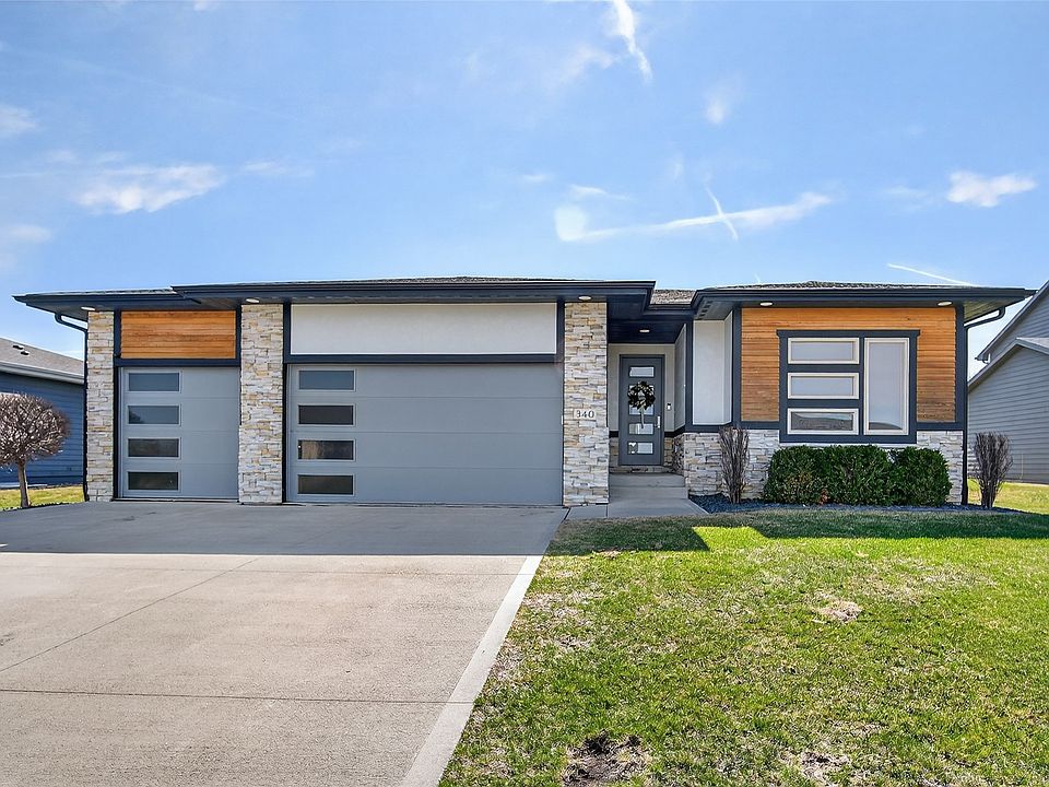1st image of 340 NE Hawk Cir