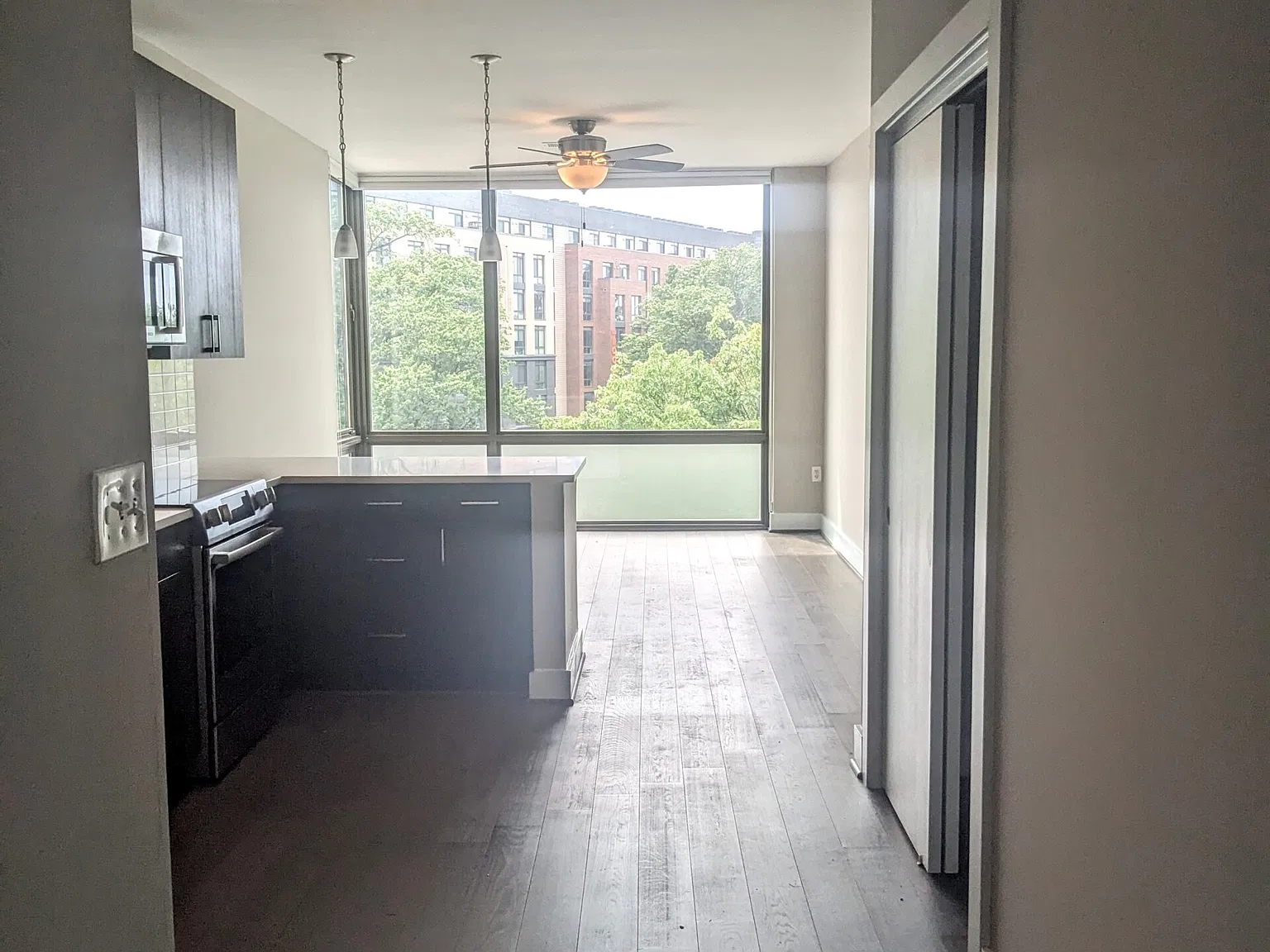 1 bed, 588 sqft, $2,200 — Photo 3