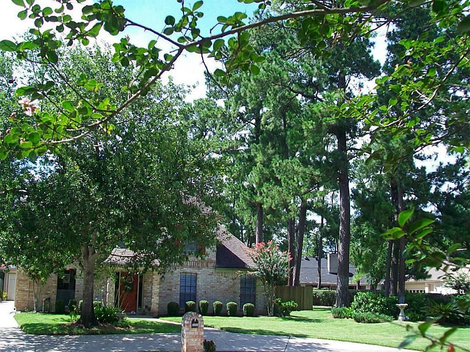 THIS PROPERTY HAS 12,719 SQ FT OVER 1/4 ACRE