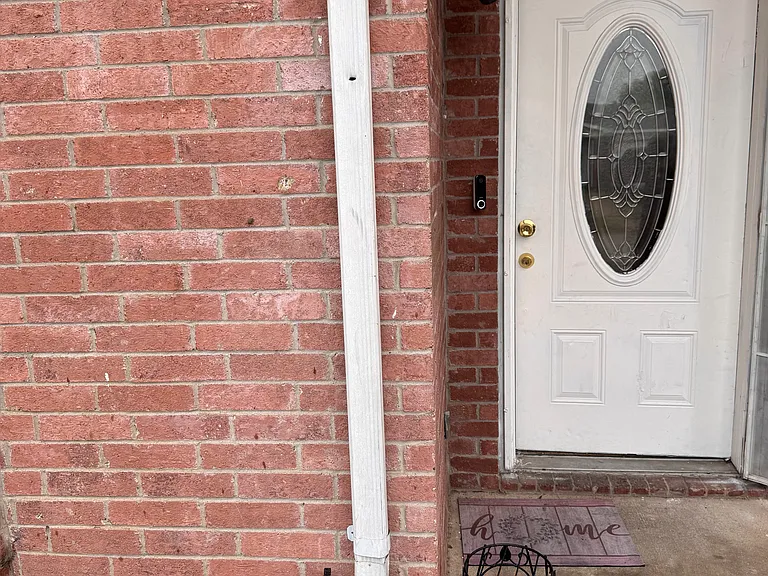 7428 Laurelhill Ct S — Photo 1