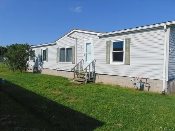 6275 Corwin Sta, Newfane, NY 14108