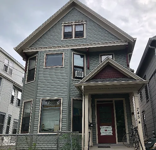 745 E Johnson — Photo 1