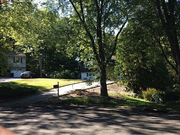 3rd image of 22 Redwood Ln